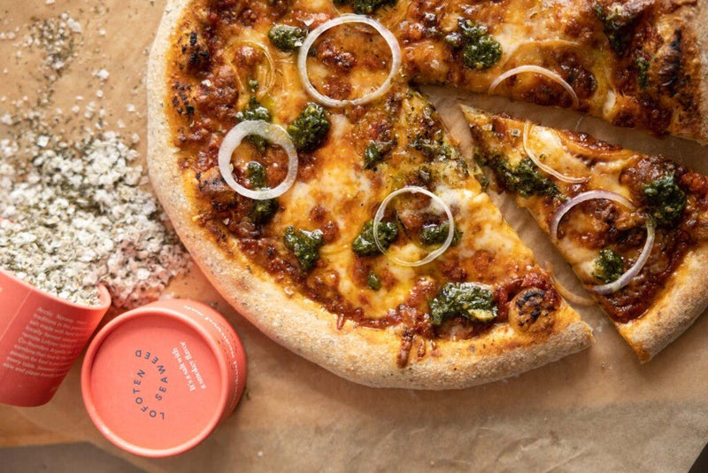 Seaweed pesto pizza with red onion - Lofoten Seaweed