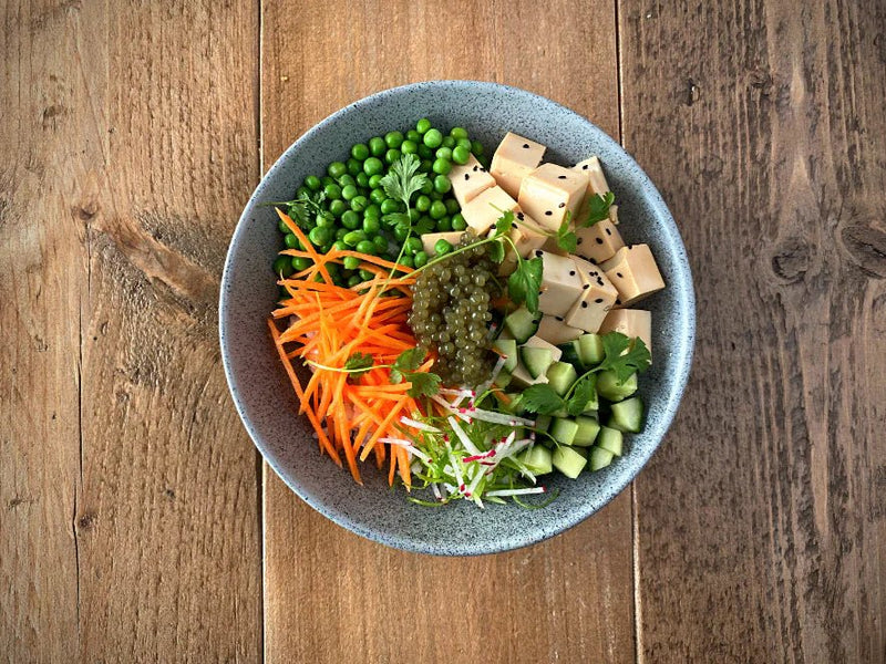 Poke bowl with tofu and algae pearls - Lofoten Seaweed