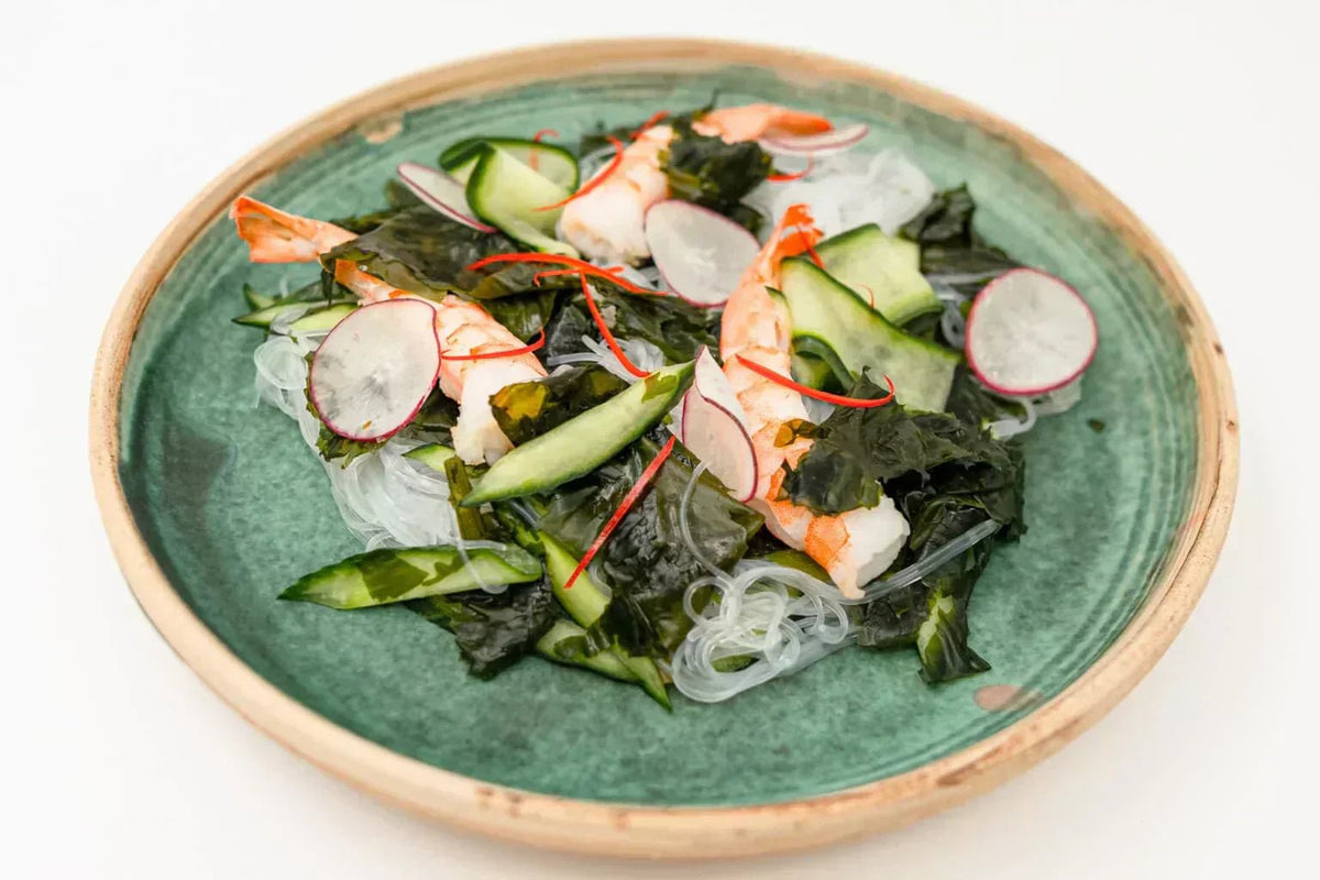 Wakame salad with noodles and prawns