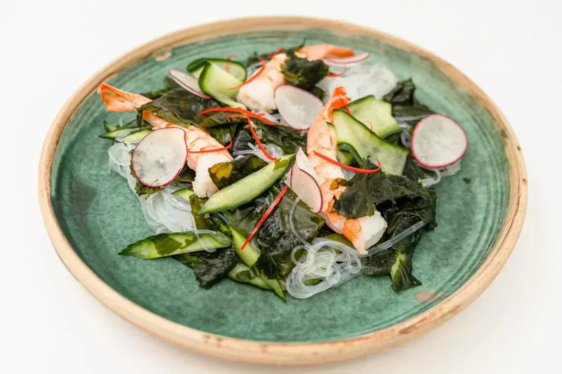 Wakame salad with noodles and prawns - Lofoten Seaweed